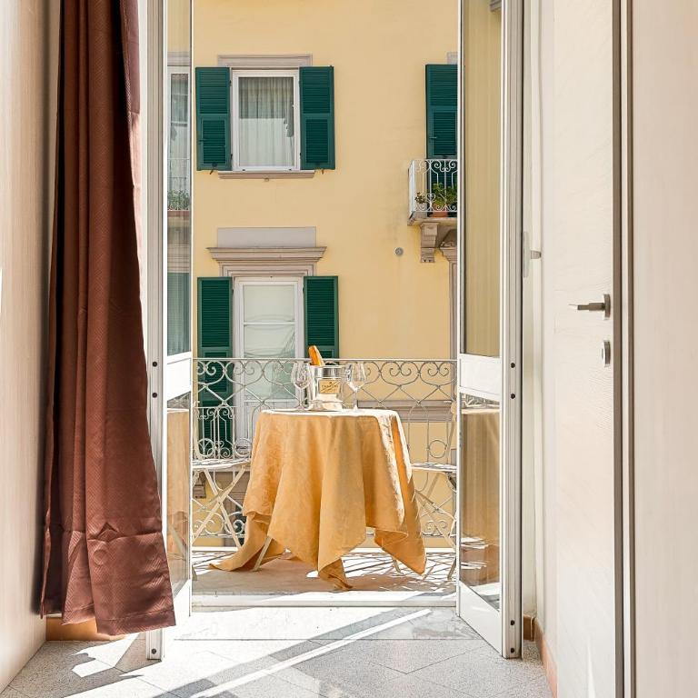 Casa dei Mille - Three-Bedroom Apartment with Balcony - 24