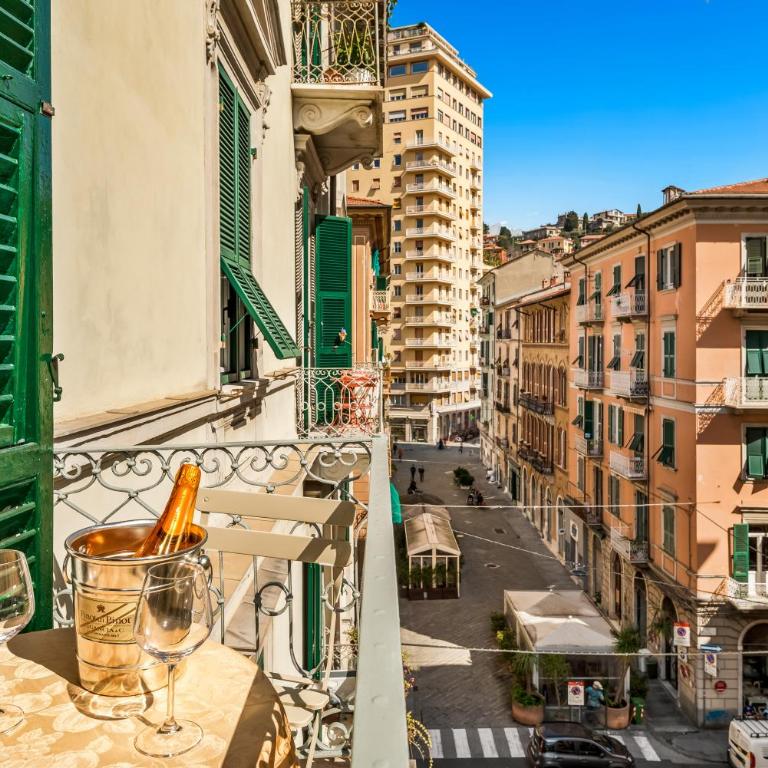 Casa dei Mille - Three-Bedroom Apartment with Balcony - 23
