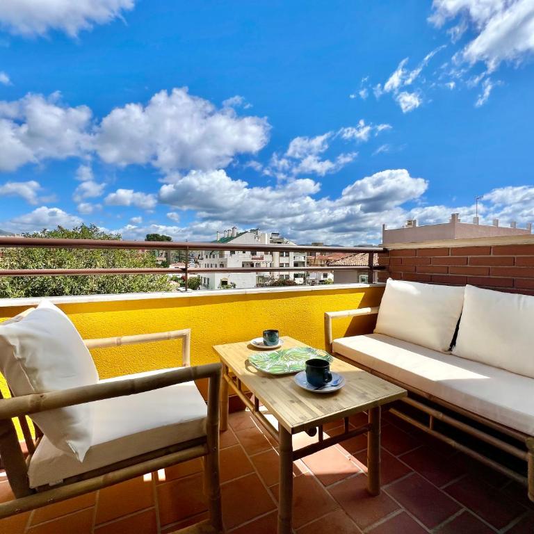 Urban Retreat with Views & Terrace - Apartamento de 2 dormitorios - 1