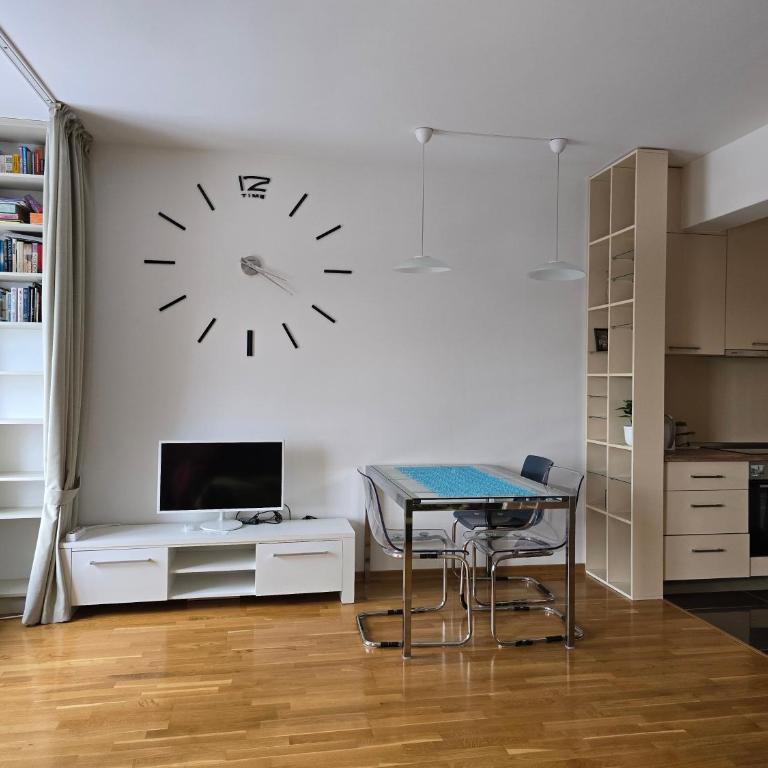 Стильная квартира с видом на море и библиотекой - Studio Apartman - 1