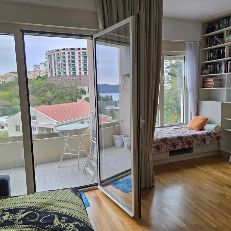 Стильная квартира с видом на море и библиотекой - Studio Apartman - 18