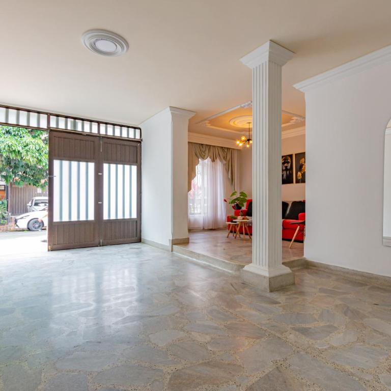 Great family home near the stadium and beautiful neighborhood - Casa de 6 dormitorios - 19