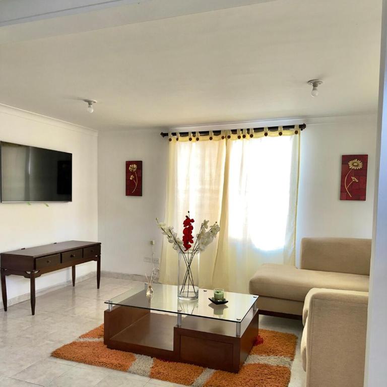 Casa Acogedora y Amoblada - Casa de 3 dormitorios - 2