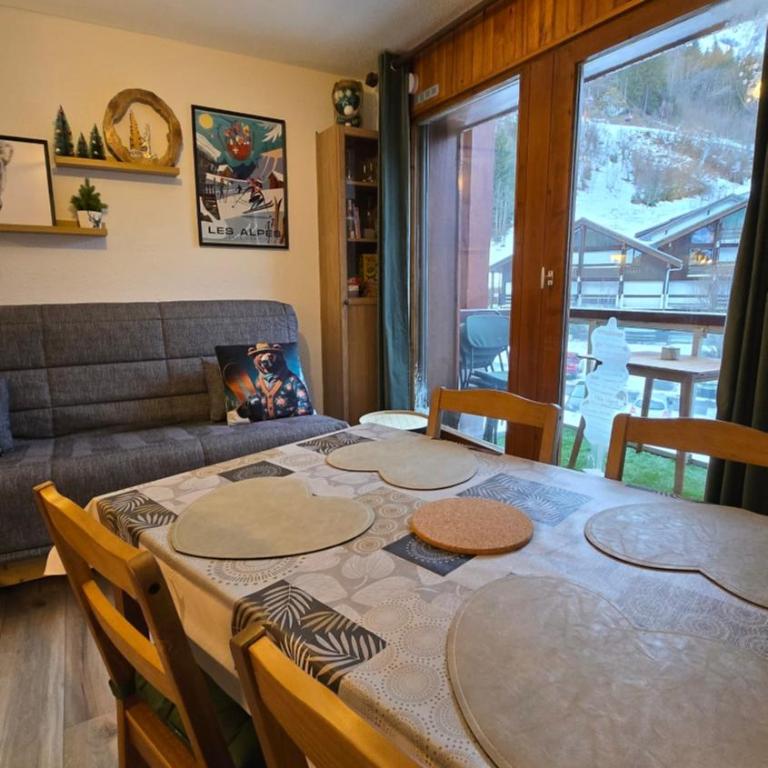 Appartement proche télécabine! Séjour tout inclu! - Apartamento de 1 dormitorio con balcón y vistas a la montaña - 9