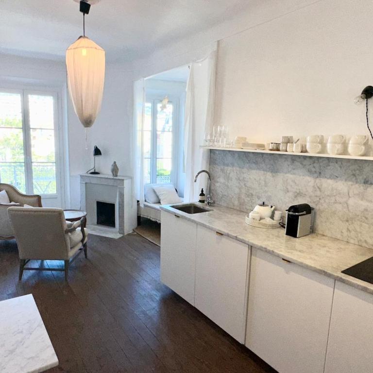 Charming French Apartment in central Cannes, Balcony, AC, 5min walk to beach - Appartement avec Balcon - 2