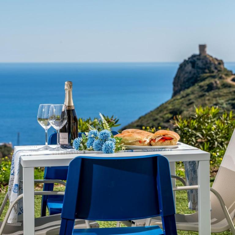 Villa Holidays in Torre Bennistra - Villa con 2 Camere da Letto - 1