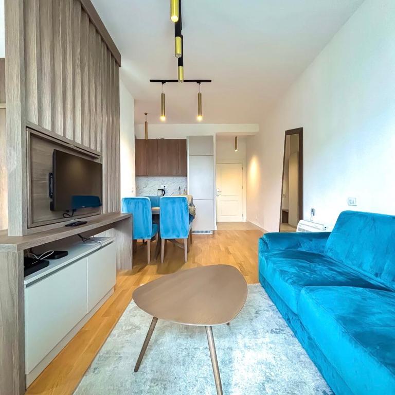 Luxe Beachfront Stay in Bečići with Pool - Studio Apartman sa Pogledom na More - 1