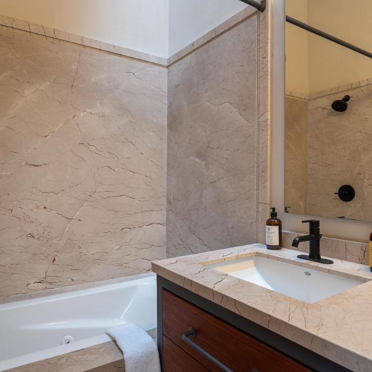 Casona del Buen Huerto, Modern 2BR Home in Queretaro - Two-Bedroom House - 30