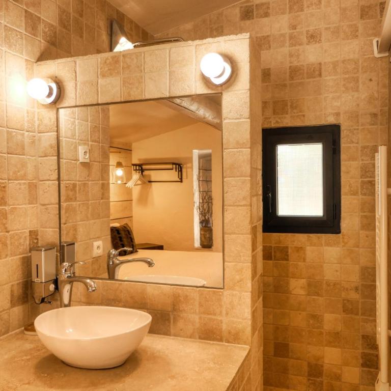 Les Chambres du Hameau , une Parenthèse Provençale - Suite Familiar Deluxe - 11