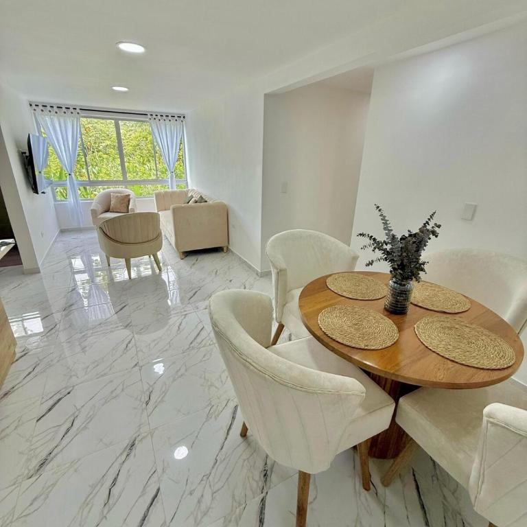 Exclusivo Apartamento con AC - Apartamento de 3 dormitorios - 11