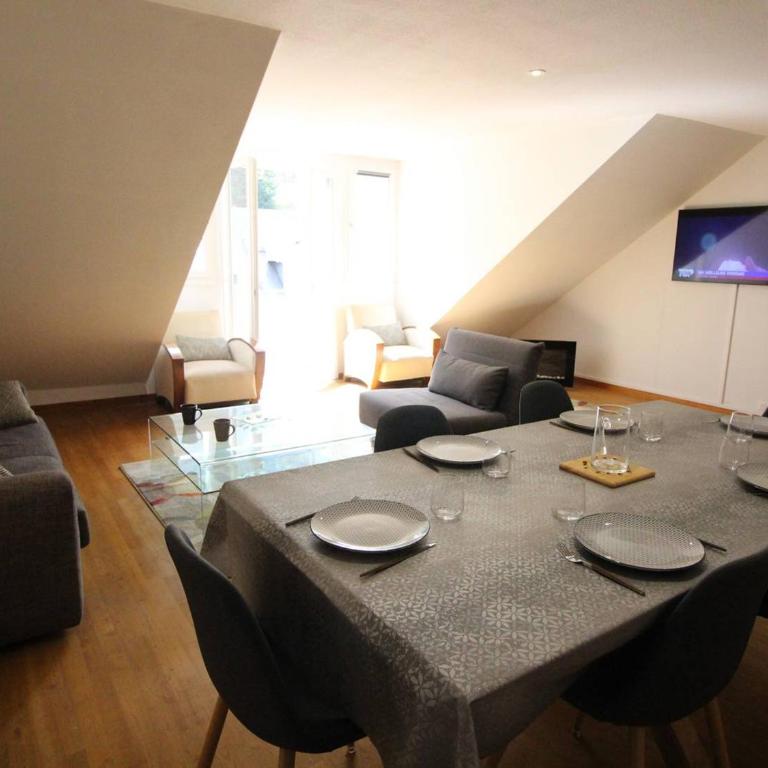 Élégant T3 Duplex avec Ascenseur à Luchon, Parking et Wifi - FR-1-313-242 - Appartement - 1