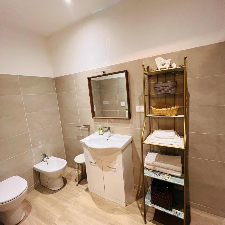 Pisa House - Camera Tripla con Bagno Privato - 4