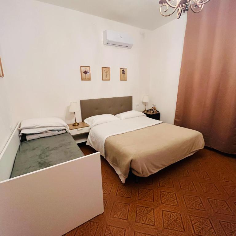 Pisa House - Camera Tripla con Bagno Privato - 5