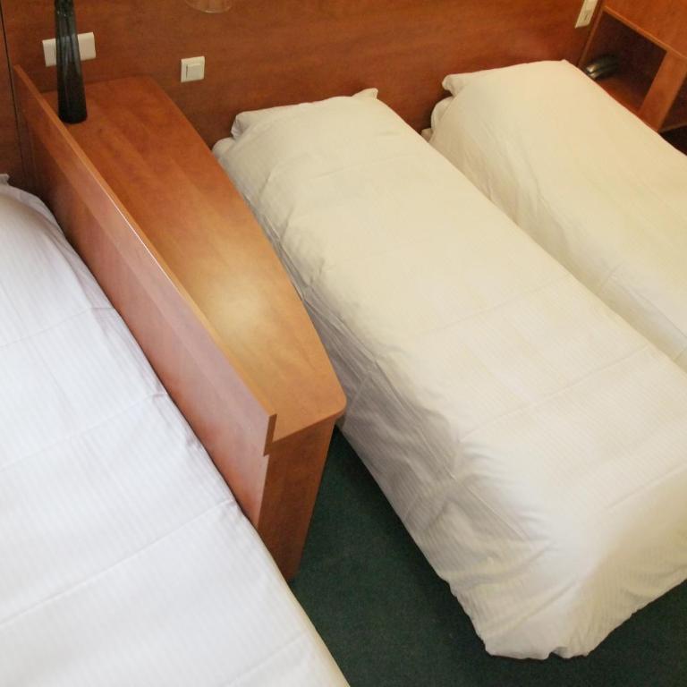 Adams Hotel - Chambre Triple avec 1 Lit Double et 1 Lit Simple - 7