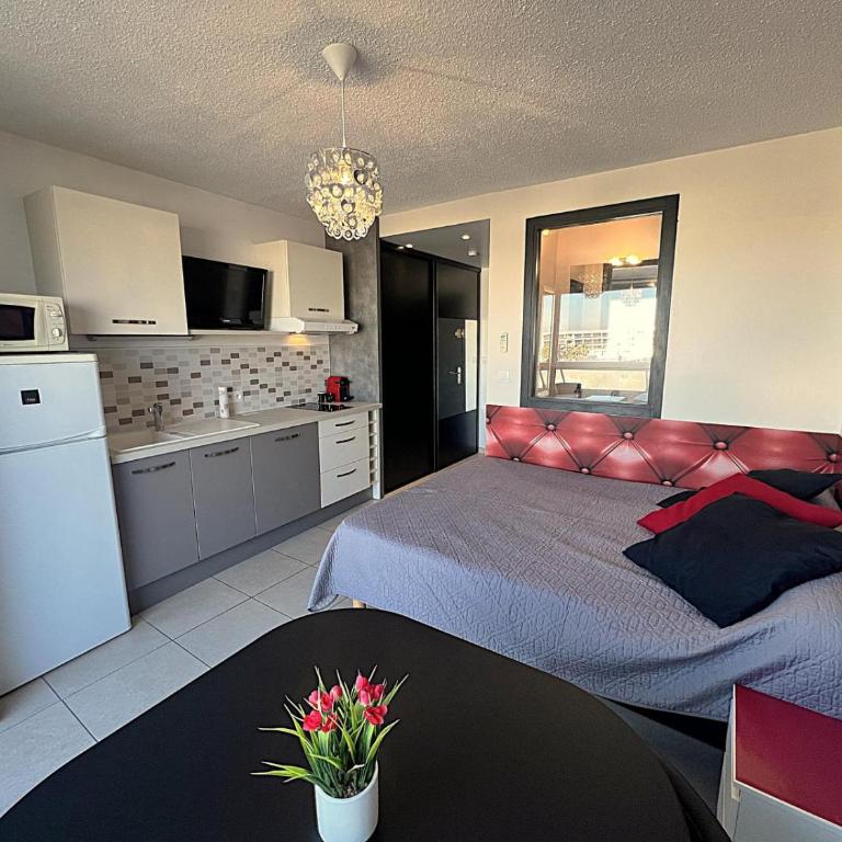 Studio 17C, HELIOPOLIS C au village naturiste - Studio mit Terrasse - 1