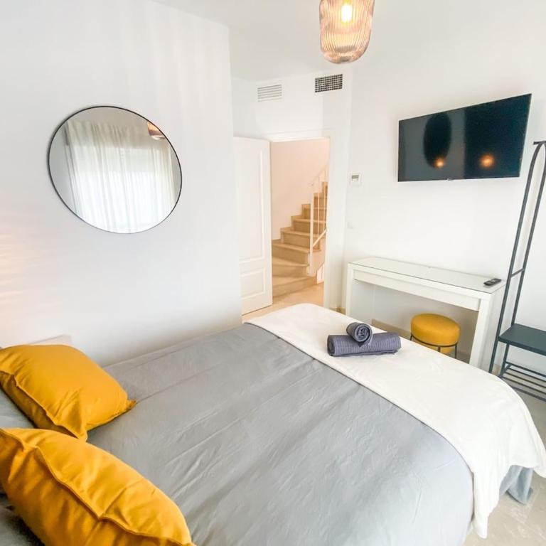 Villa with private swimming pool in Sevilla - Villa - 21