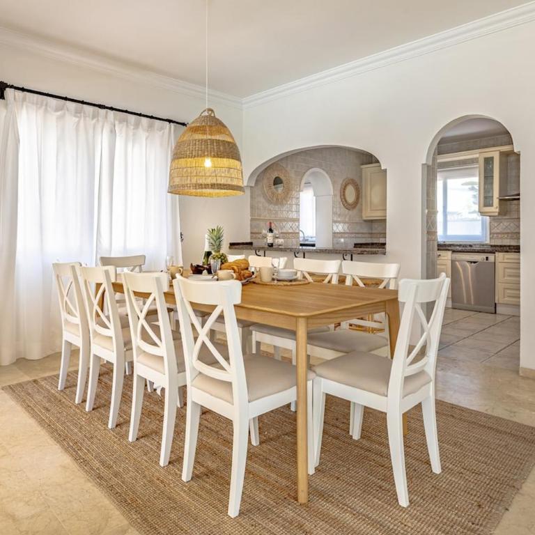 Luxury Villa, Heated pool, Next to the beach - Villa - 12