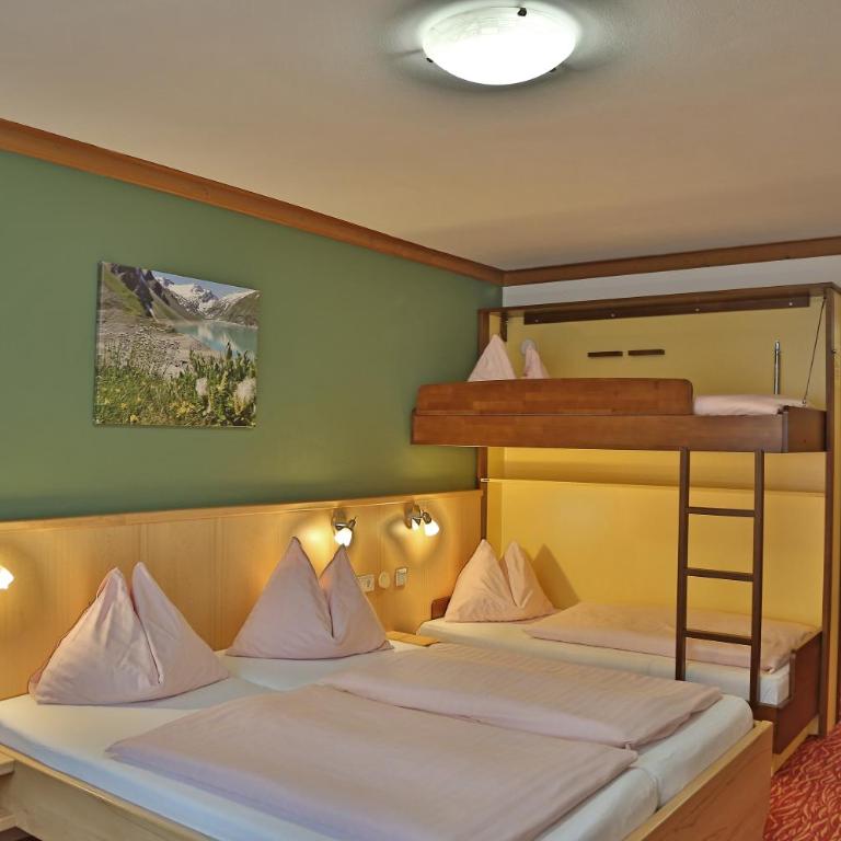 ESCHENHOF - Bed & Breakfast - Vierbettzimmer mit Balkon - 1