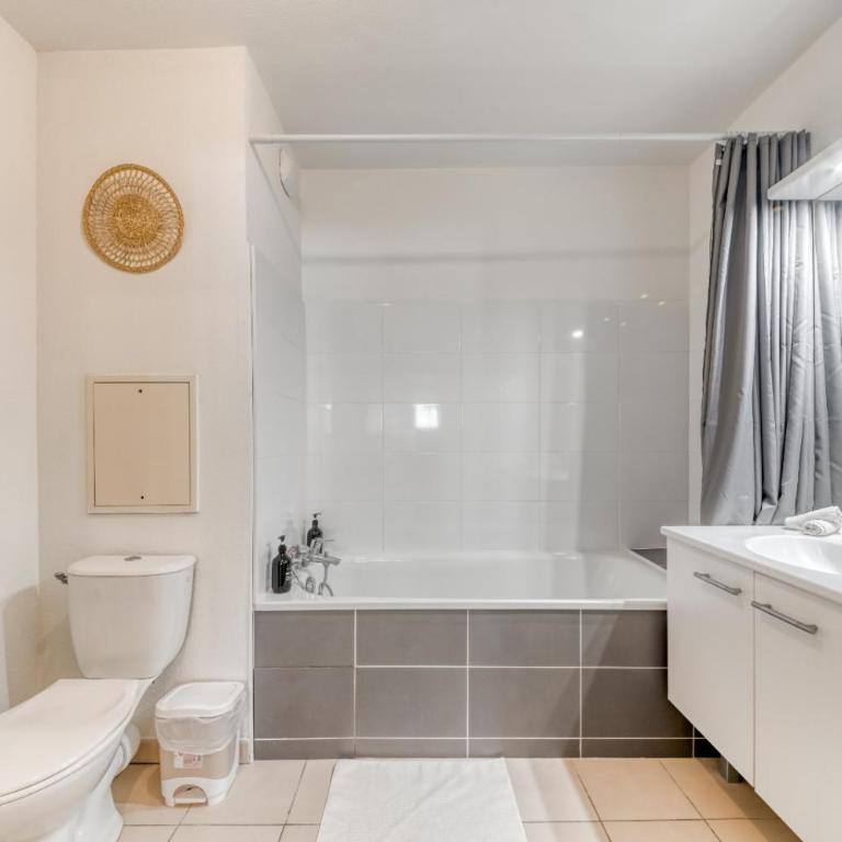 Joli Studio haut standing à 100m du tram T3 - Appartamento con 1 Camera da Letto - 2