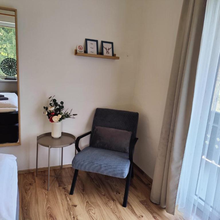 Pension Almhof - Doppelzimmer mit Balkon - 7