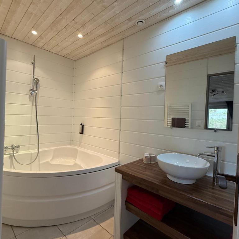 Hotel Mas des Lys - Chambre Double Confort avec Baignoire - 2