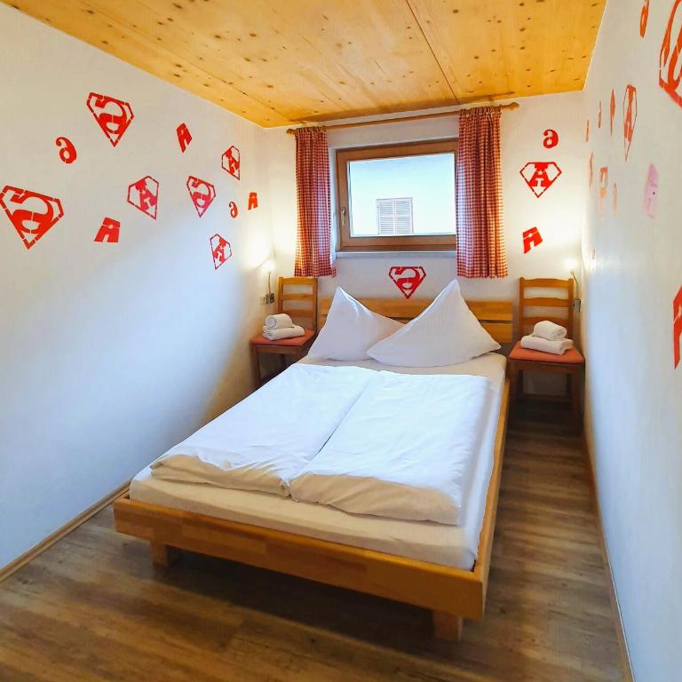 Alpking Hostel - Doppelzimmer mit Gemeinschaftsbad - 2