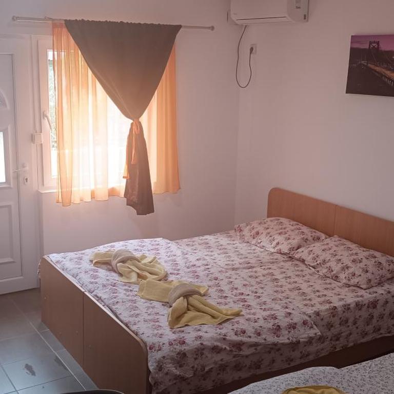 Studio Isakovic Centar - Klasična Trokrevetna Soba - 1