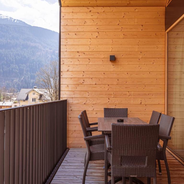 Montafon Suites Schruns by ALPS RESORTS - Superior Three-Bedroom Penthouse Apartment - 11