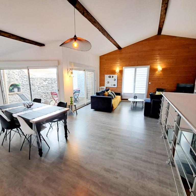 Les Cerisiers - PROCHE DU GOLF, DES THERMES DE SAUJON ET DU CENTRE VILLE - MAISON FAMILIALE - Three-Bedroom Home - 1