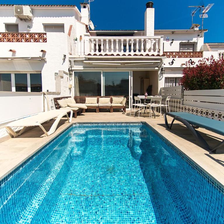 WELCS CASA 240 EMP con piscina y vista al canal - Villa - 1