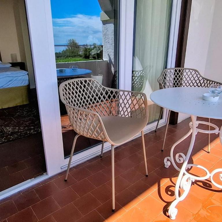 La Kascina Suite & Rooms - Camera Matrimoniale con Vista Lago - 4