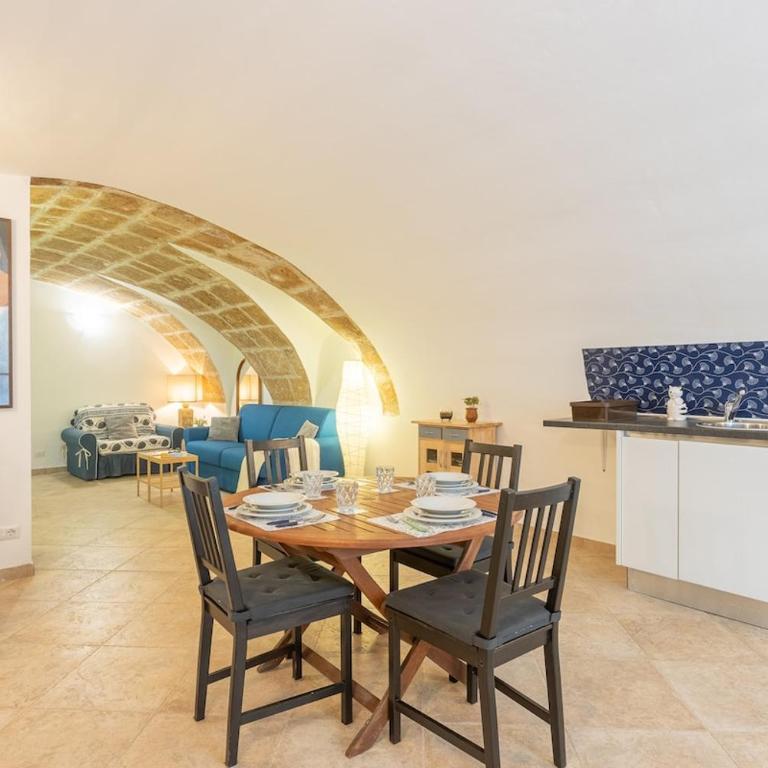 Centro Storico di Alghero - Dabaix Cavour - Family Studio - 10