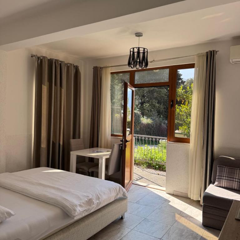 Bocche di Cattaro Studios - Studio with Garden View - 25