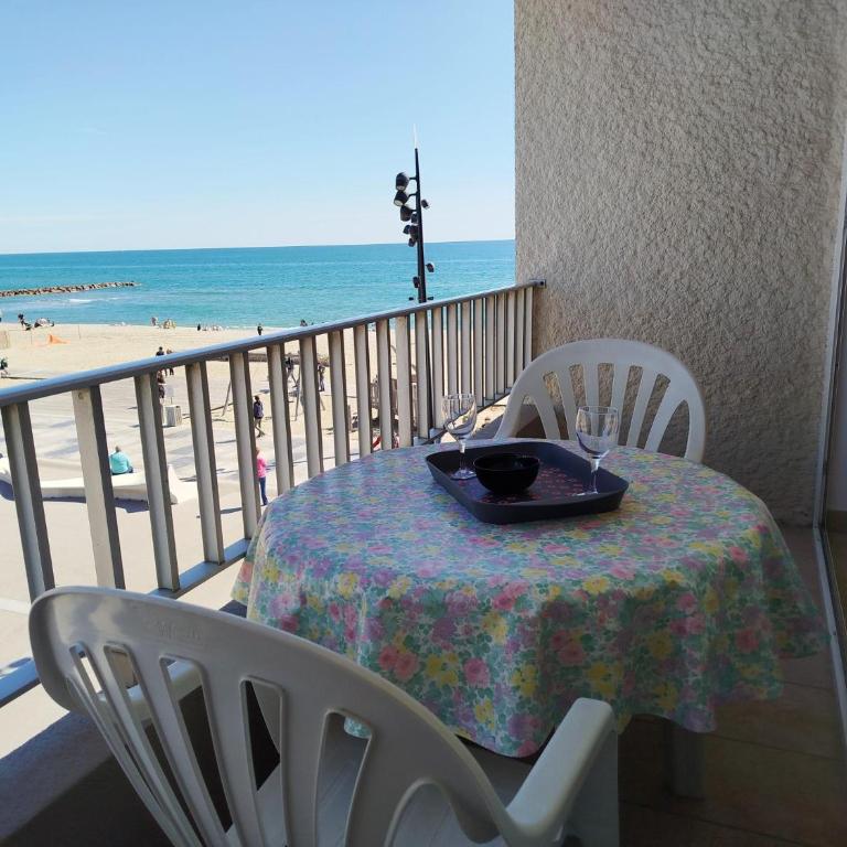 Plage, commerces et animations pour ce T2 avec parking privatif -4AT30 - Appartement - Vue sur Mer - 1
