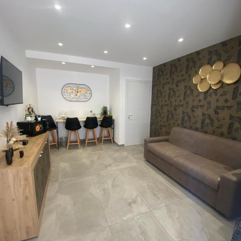 Home Luxury Felice - Double Room with Private Bathroom - 4