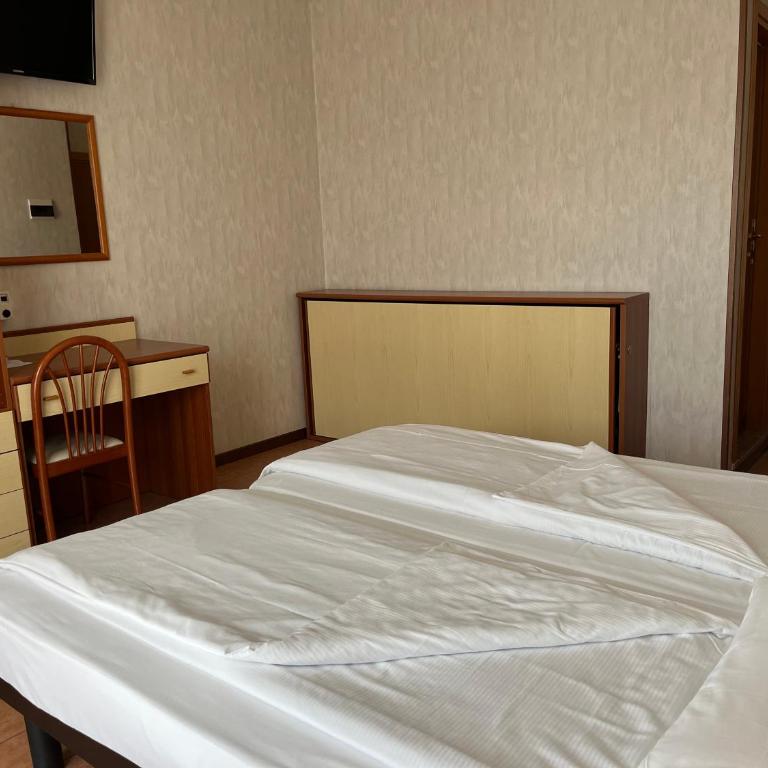 Hotel Florida - Camera Tripla Standard - 4