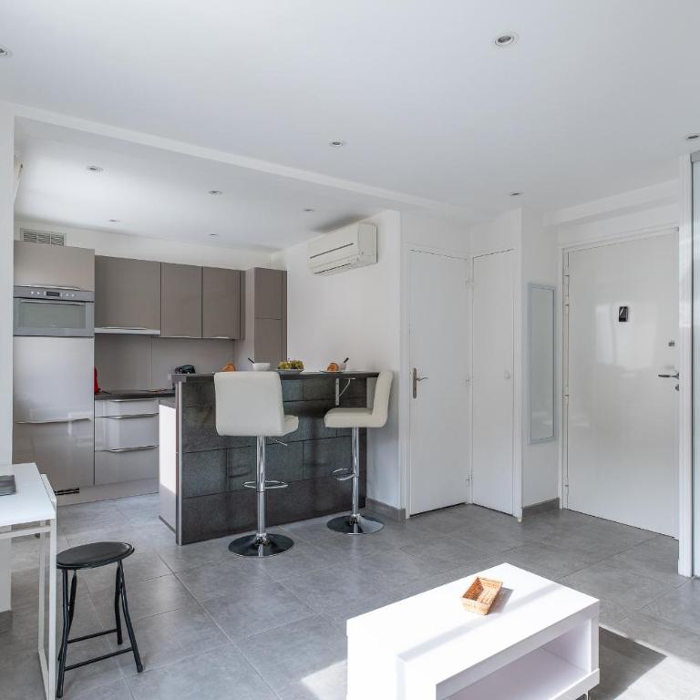 Le Lecerf- Superbe studio-Centre-ville-Plages et Palais - Apartment mit 1 Schlafzimmer - 1