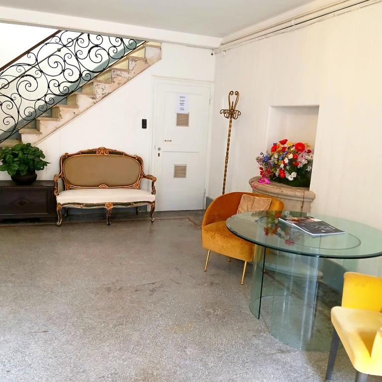 Oliver - Two-Bedroom Apartment - 64