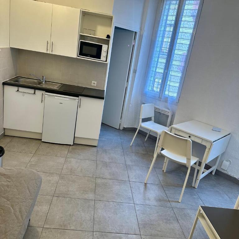 Un studio sympa en centre-ville rue du camas - Appartement 1 Chambre - 4