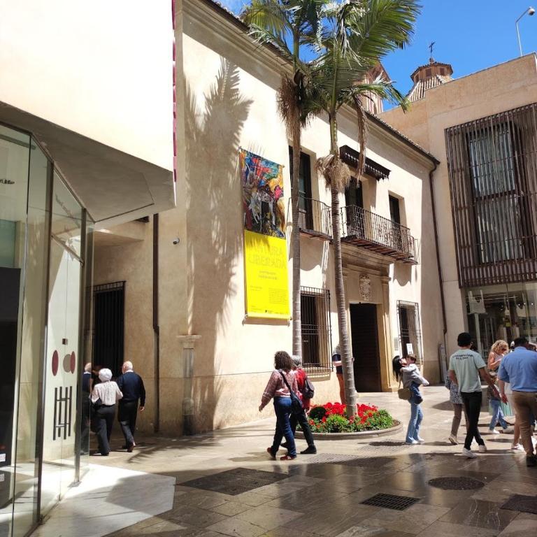 Elegancia y confort en el corazón de Málaga - Apartamento de 2 dormitorios con balcón - 38
