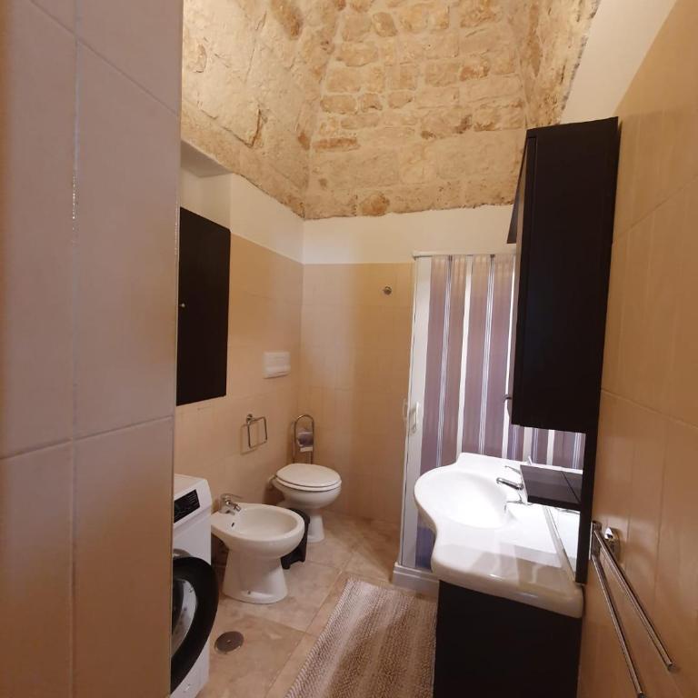 Denise's White House - One-Bedroom Apartment - 7