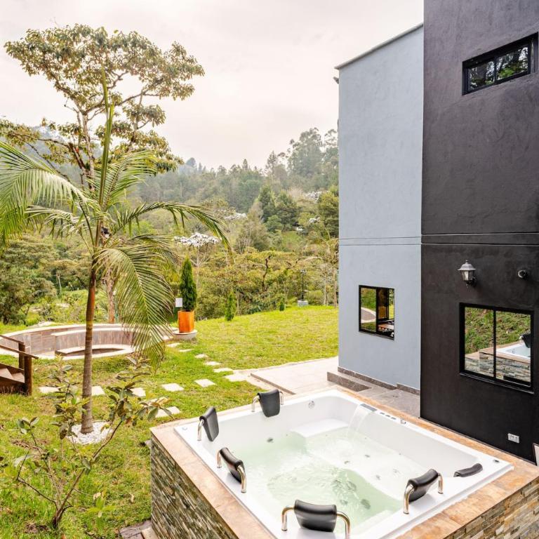 Nature Retreat Views, Grill, Jacuzzi & Glamping - Casa de 4 dormitorios - 2