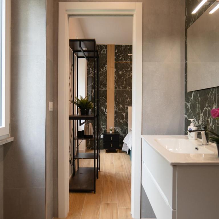 Relais San Demetrio - Modern & Central rooms by Leading Hotel - Camera Queen Superior - 5