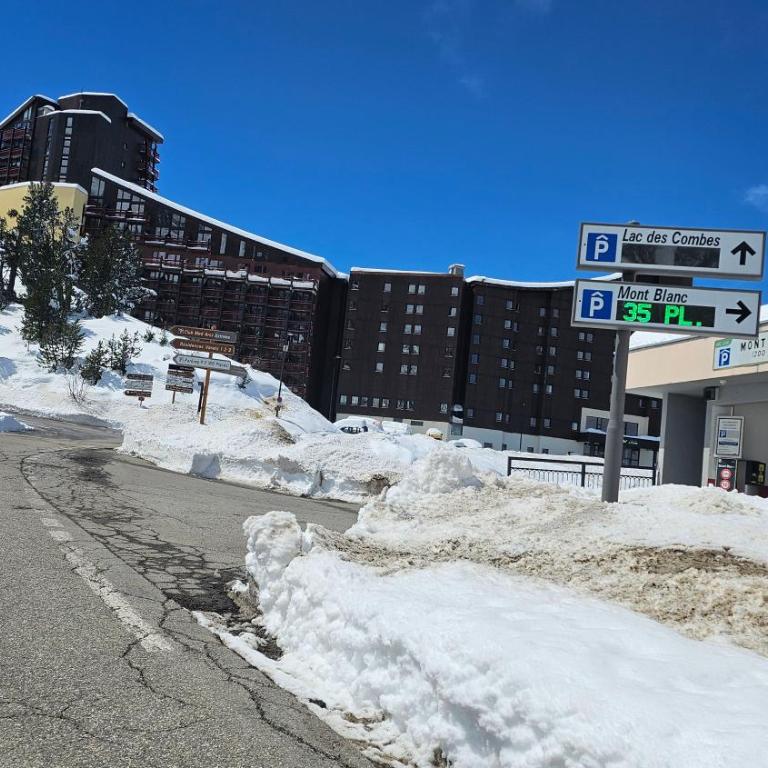 Plein Sud, skis aux pieds, linge & ménage inclus---South-facing, SKI-IN-OUT, all included---Arc 2000, Le Varet - Appartement 1 Chambre avec Balcon et Vue sur les Montagnes - 30