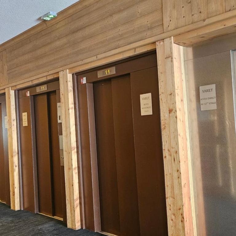 Plein Sud, skis aux pieds, linge & ménage inclus---South-facing, SKI-IN-OUT, all included---Arc 2000, Le Varet - Appartement 1 Chambre avec Balcon et Vue sur les Montagnes - 26