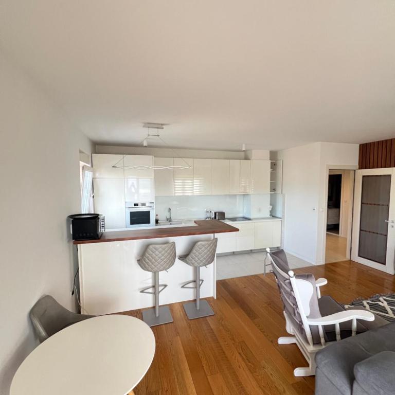 White Homes 7-Central Point - Apartman s 2 Spavaće Sobe sa Balkonom i Terasom - 21