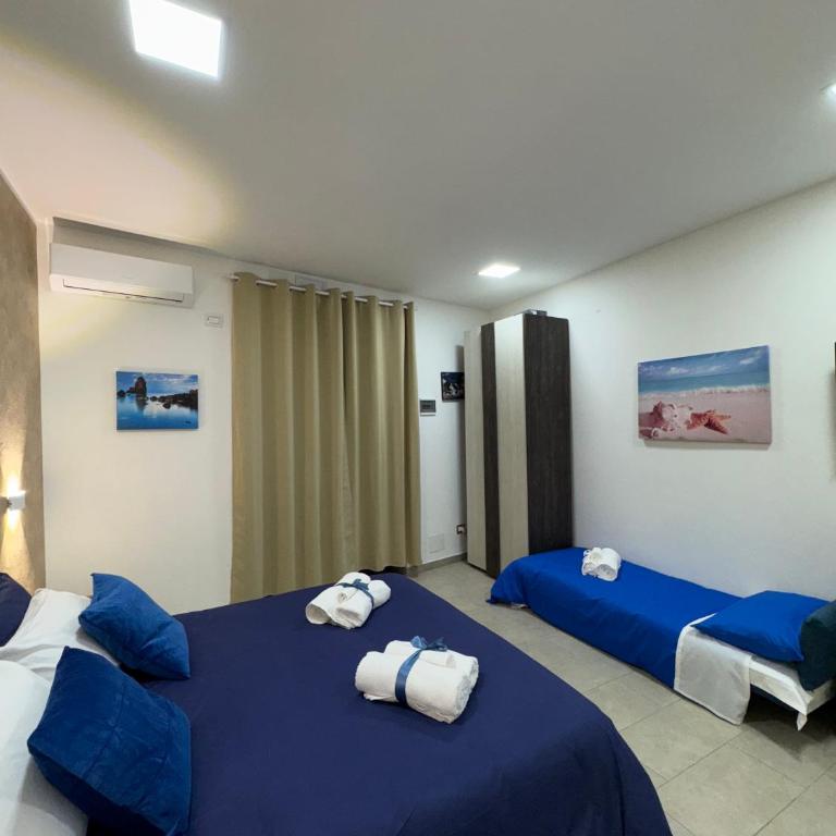 BLUE HOUSE Catania - Cozy B&B Near the Sea and Historic Center - Sicily - Double Room with Private Bathroom - 7