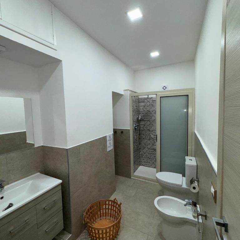 BLUE HOUSE Catania - Cozy B&B Near the Sea and Historic Center - Sicily - Double Room with Private Bathroom - 10
