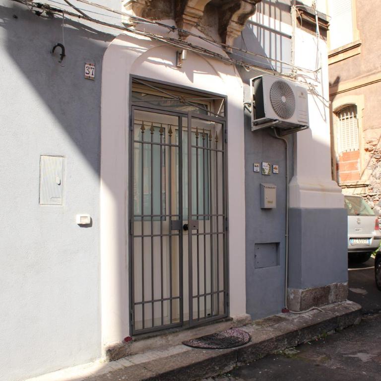BLUE HOUSE Catania - Cozy B&B Near the Sea and Historic Center - Sicily - Double Room with Private Bathroom - 18