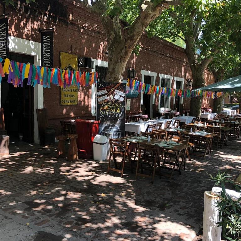 Comoda y amplia casa en Mercedes BsAs - Three-Bedroom House - 48